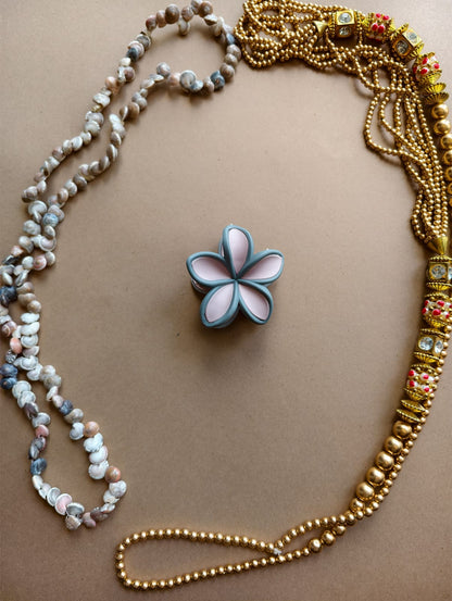 Matte Outlined Flower Hair Claw