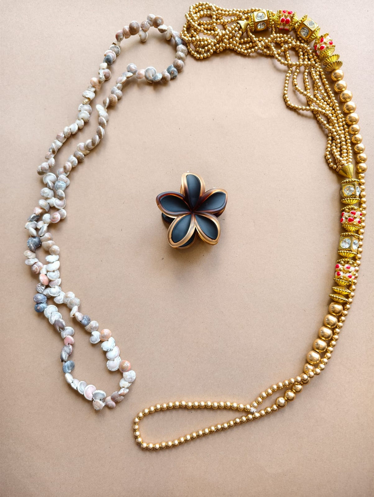 Matte Outlined Flower Hair Claw