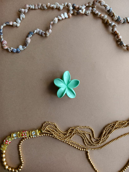 Glossy Medium Flower Hair Claw