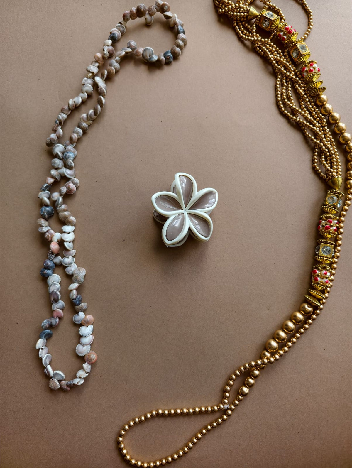 Glossy Outlined Flower Hair Claw