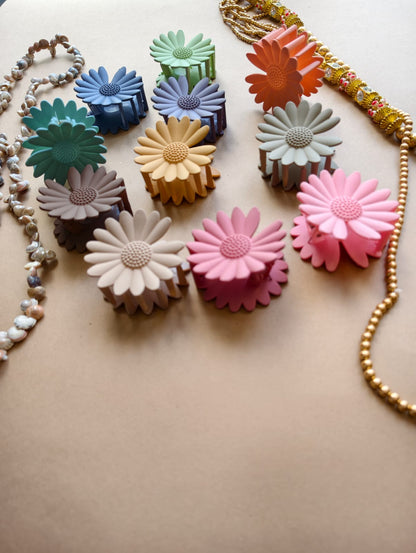 Medium Matte Sunflower Hair Claw