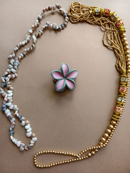 Matte Outlined Flower Hair Claw