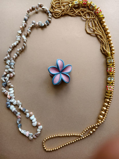 Matte Outlined Flower Hair Claw