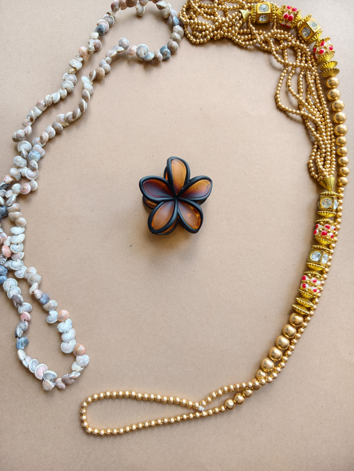 Matte Outlined Flower Hair Claw