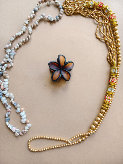 Matte Outlined Flower Hair Claw