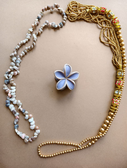Matte Outlined Flower Hair Claw